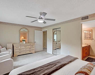 107 Half Moon Circle - Photo Thumbnail 29