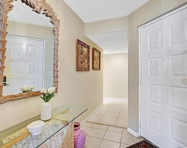 107 Half Moon Circle - Photo Thumbnail 7