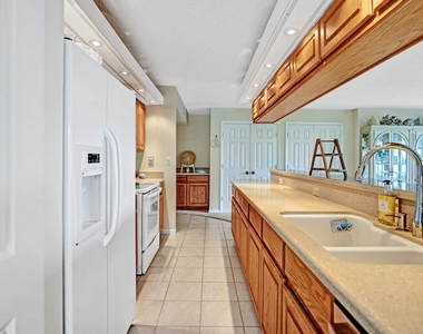 107 Half Moon Circle - Photo Thumbnail 13