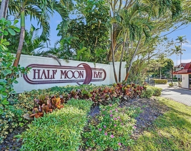 107 Half Moon Circle - Photo Thumbnail 1