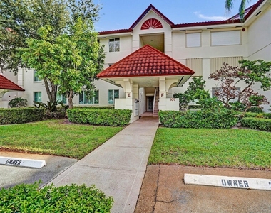 107 Half Moon Circle - Photo Thumbnail 3