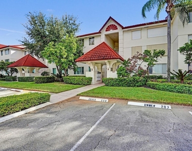107 Half Moon Circle - Photo Thumbnail 5