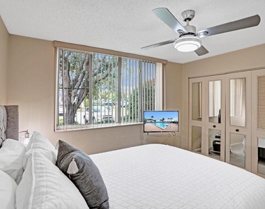 107 Half Moon Circle - Photo Thumbnail 40