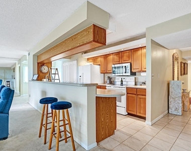 107 Half Moon Circle - Photo Thumbnail 14