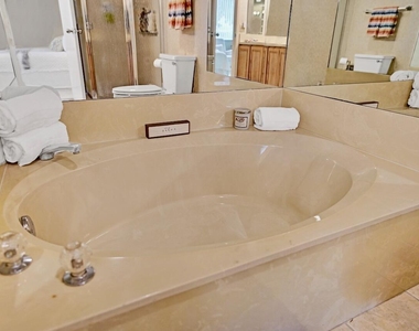 107 Half Moon Circle - Photo Thumbnail 32