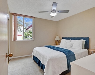 107 Half Moon Circle - Photo Thumbnail 33