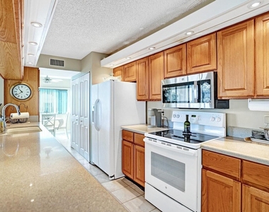 107 Half Moon Circle - Photo Thumbnail 11