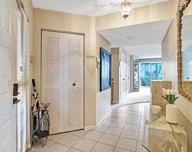 107 Half Moon Circle - Photo Thumbnail 8