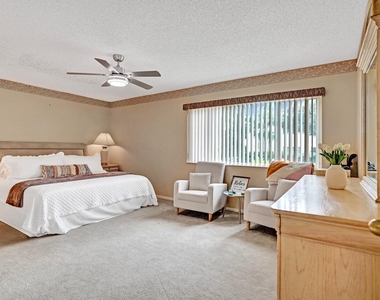 107 Half Moon Circle - Photo Thumbnail 24