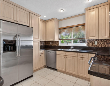 9812 Nw 2nd Court - Photo Thumbnail 4