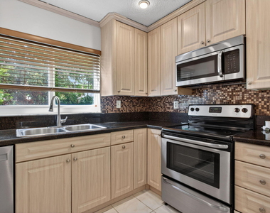 9812 Nw 2nd Court - Photo Thumbnail 6