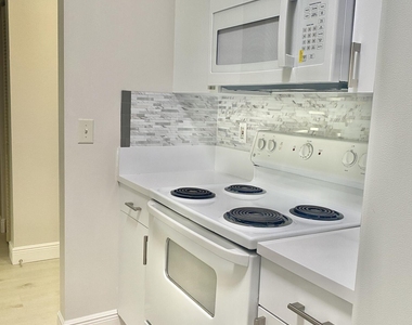 630 S Sapodilla Avenue - Photo Thumbnail 8
