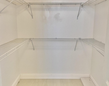 630 S Sapodilla Avenue - Photo Thumbnail 10