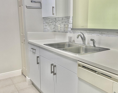 630 S Sapodilla Avenue - Photo Thumbnail 11