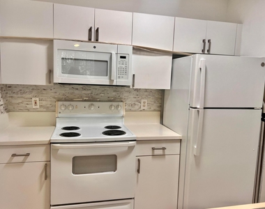 630 S Sapodilla Avenue - Photo Thumbnail 2