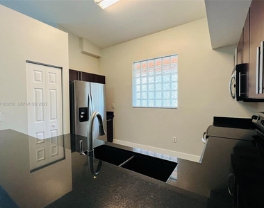 6944 Sw 39th Street - Photo Thumbnail 2