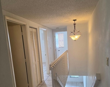 9187 Fontainebleau Boulevard - Photo Thumbnail 8