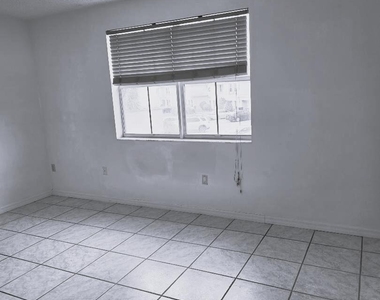 9187 Fontainebleau Boulevard - Photo Thumbnail 13