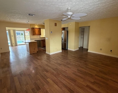 542 Nw La Brea Avenue - Photo Thumbnail 1