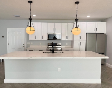333 Nw 41st Street - Photo Thumbnail 1