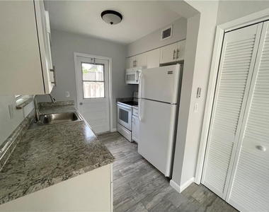 616 Ne 11th Avenue - Photo Thumbnail 3