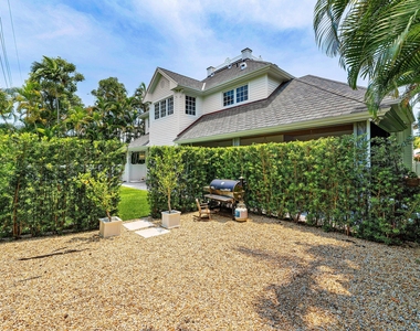 477 Ne Spanish Court - Photo Thumbnail 31