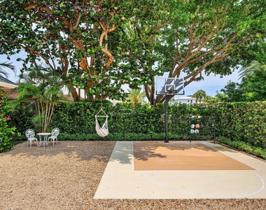 477 Ne Spanish Court - Photo Thumbnail 2