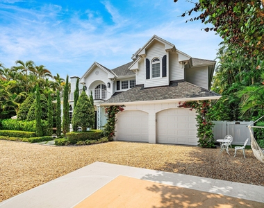 477 Ne Spanish Court - Photo Thumbnail 3