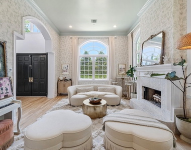 477 Ne Spanish Court - Photo Thumbnail 9