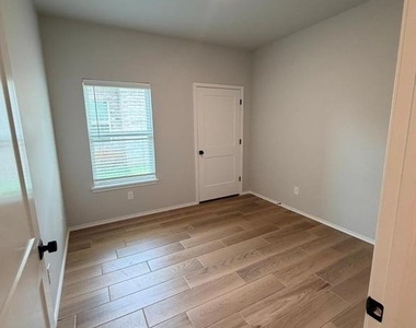 13516 Calli Court - Photo Thumbnail 6