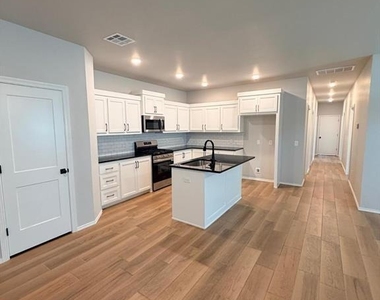 13516 Calli Court - Photo Thumbnail 10