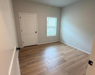 13516 Calli Court - Photo Thumbnail 4