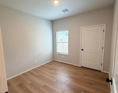 13516 Calli Court - Photo Thumbnail 7