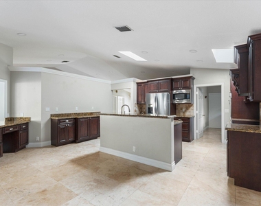 1598 Sw 5th Avenue - Photo Thumbnail 11