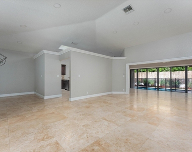 1598 Sw 5th Avenue - Photo Thumbnail 3
