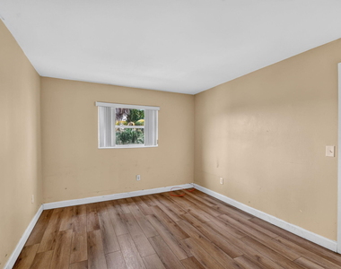 1505 Crescent Circle - Photo Thumbnail 21