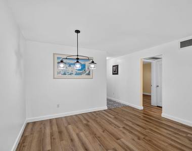 1505 Crescent Circle - Photo Thumbnail 15