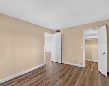 1505 Crescent Circle - Photo Thumbnail 22
