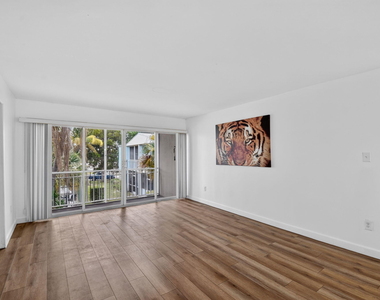1505 Crescent Circle - Photo Thumbnail 17