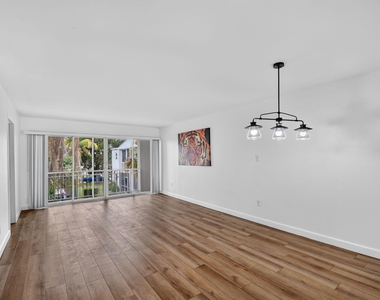 1505 Crescent Circle - Photo Thumbnail 12