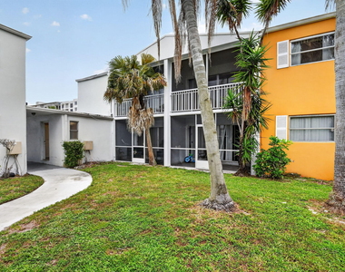 1505 Crescent Circle - Photo Thumbnail 5