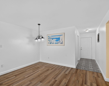 1505 Crescent Circle - Photo Thumbnail 14