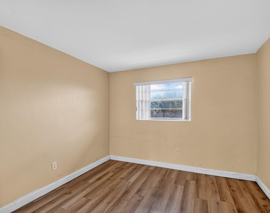 1505 Crescent Circle - Photo Thumbnail 28