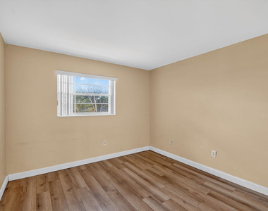 1505 Crescent Circle - Photo Thumbnail 26