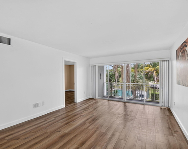 1505 Crescent Circle - Photo Thumbnail 16