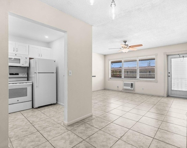 52 Kingswood C - Photo Thumbnail 7