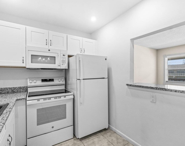 52 Kingswood C - Photo Thumbnail 4