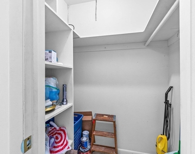52 Kingswood C - Photo Thumbnail 12