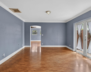 1005 Selkirk Street - Photo Thumbnail 10