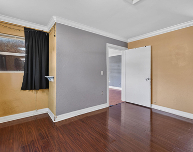 1005 Selkirk Street - Photo Thumbnail 7